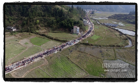 1700桌合攏宴，總長3.7公里，10380人同桌就餐，創(chuàng)歷史之最