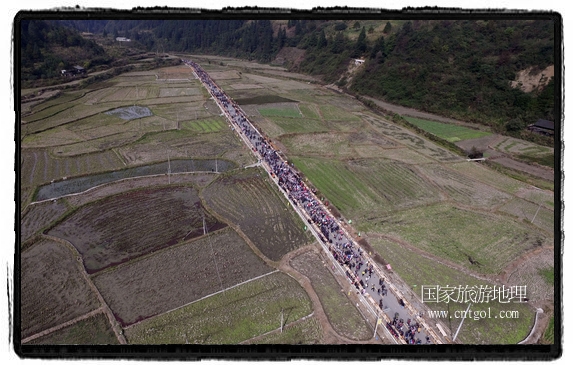 1700桌合攏宴，總長3.7公里，10380人同桌就餐，創(chuàng)歷史之最