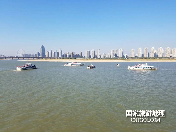 江西開(kāi)展呵護(hù)一湖清水，嚴(yán)厲打擊非法采砂行動(dòng)（圖）